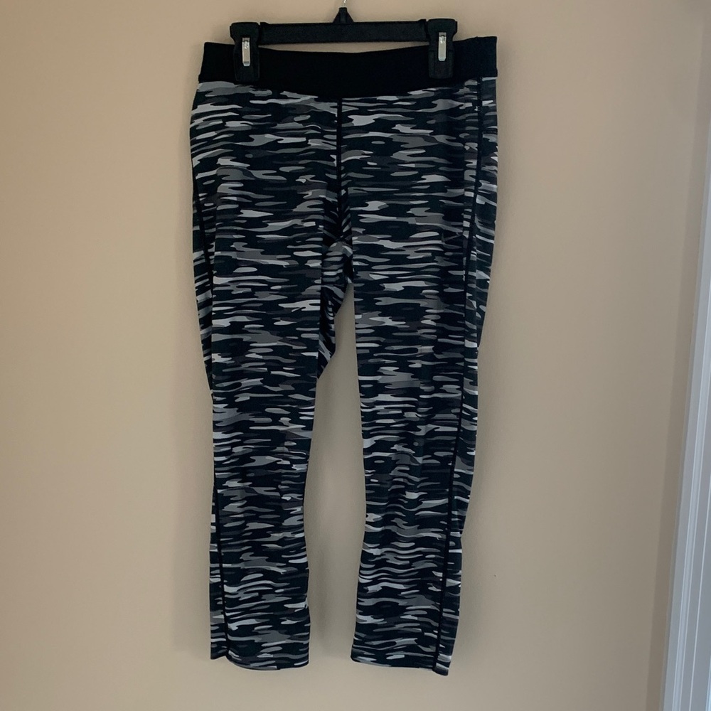 Nike Black and White Dri-FIT capri Leggings